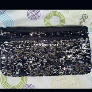 VICTORIA’S SECRET MAKEUP BAG